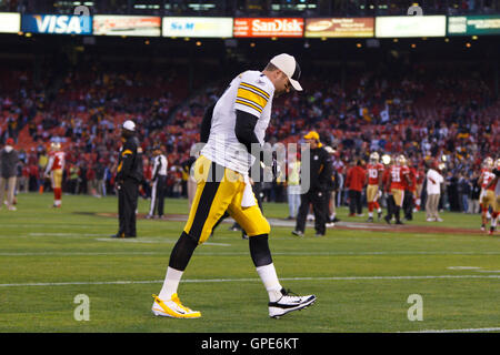19. Dezember 2011; San Francisco, CA, USA; Pittsburgh Steelers-Quarterback Ben Roethlisberger (7) erwärmt sich vor dem Spiel gegen die San Francisco 49ers im Candlestick Park. Stockfoto