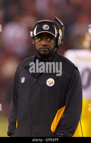 Dez 19, 2011; San Francisco, Ca, USA; Pittsburgh Steelers Head Coach Mike Tomlin am Rande gegen die San Francisco 49ers im ersten Quartal bei Candlestick Park. Stockfoto