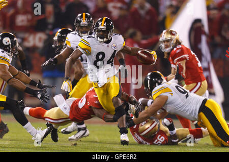 19. Dezember 2011; San Francisco, CA, USA; Pittsburgh Steelers Wide Receiver Antonio Brown (84) kehrt den Eröffnung Kick-off gegen die San Francisco 49ers im ersten Quartal im Candlestick Park zurück. Stockfoto