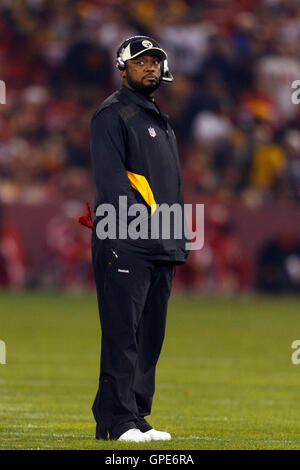 19. Dezember 2011; San Francisco, CA, USA; Pittsburgh Steelers head Coach Mike Tomlin am Rande gegen die San Francisco 49ers im ersten Quartal bei Candlestick Park. Stockfoto