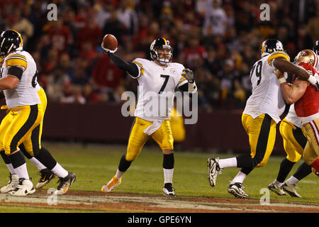 Dez 19, 2011; San Francisco, Ca, USA; Pittsburgh Steelers Quarterback Ben Roethlisberger (7) wird gegen die San Francisco 49ers im zweiten Quartal Candlestick Park. San Francisco besiegte Pittsburgh 20-3. Stockfoto