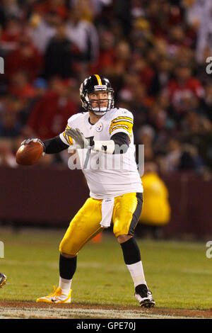 Dez 19, 2011; San Francisco, Ca, USA; Pittsburgh Steelers Quarterback Ben Roethlisberger (7) wird gegen die San Francisco 49ers im zweiten Quartal Candlestick Park. San Francisco besiegte Pittsburgh 20-3. Stockfoto