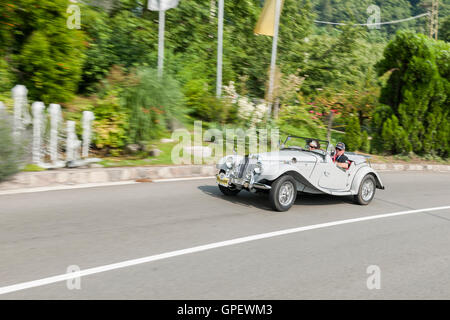 Schenna, Italien - 8. Juli 2016: MG TD Scena Straße in Richtung Schenna Dorf Stockfoto