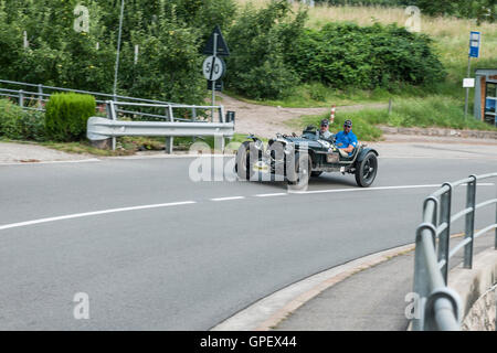 Schenna, Italien - 8. Juli 2016: Riley neun Racing spezielle unterwegs in Richtung des Dorfes Schenna Scena. Stockfoto