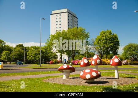 Moderne Kunst Pilze in der Nähe eines Kreisverkehrs in Glenrothes Fife Schottland. Stockfoto