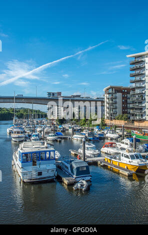 Cardiff Marina auf der Fluss-Ely, in Süd-Wales, mit Ankern Sportboote an einem sonnigen Tag Stockfoto