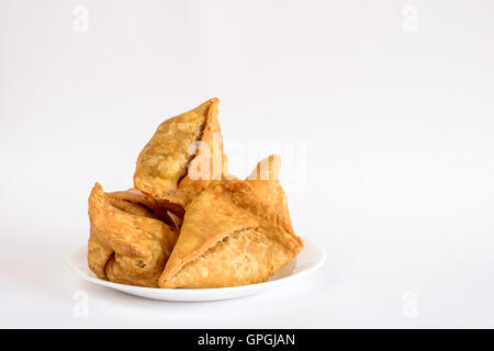 Ein Teller mit samosas Stockfoto