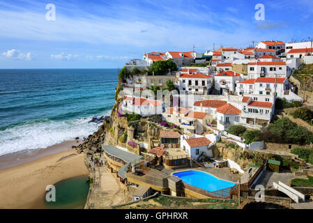 Azenhas Do Mar, einem kleinen Fischerdorf an der Atlantikküste in der Nähe von Cabo da Roca in Portugal Stockfoto