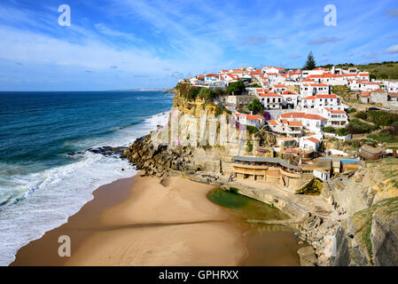 Azenhas Do Mar, einem kleinen Fischerdorf an der Atlantikküste in der Nähe von Cabo da Roca in Portugal Stockfoto