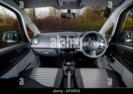 2009 Suzuki SX4 kompakt 4 x 4 SUV Interieur Stockfoto