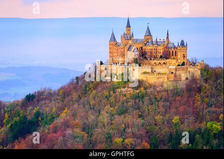 Burg Hohenzollern, Stuttgart, Deutschland, im Licht frühen Morgens Stockfoto