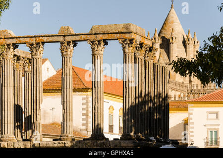 Blick auf den Tempel von Diane in Evora, Portugal Unesco Weltkulturerbe. Stockfoto