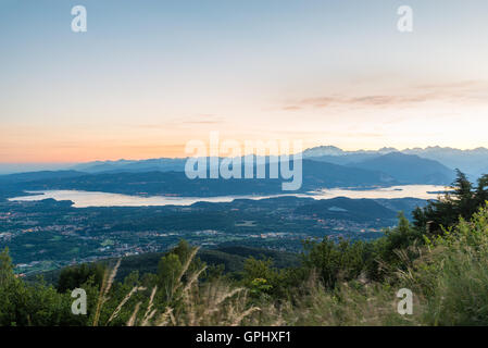 Panorama vom regionalen Park Campo dei Fiori von Varese, Italien Stockfoto