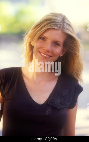 schöne Frau, Outdoor-Porträt, Stockfoto