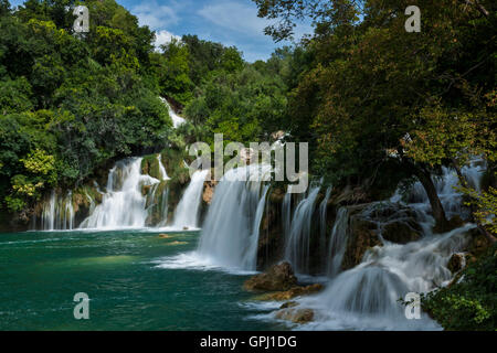 Die unterste Kaskade von Skradinski buk Wasserfall im Nationalpark Krka, Kroatien Stockfoto