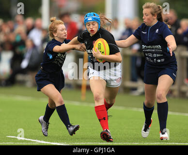 Wales West Gwen Crabb platzt durch Tor in das Rugby 7 s Schale Bronze Match tagsüber vier der Schule Spiele 2016 an der Loughborough University, Loughborough. PRESSEVERBAND Foto. Bild Datum: Sonntag, 4. September 2016. Bildnachweis sollte lauten: Paul Roberts/PA Wire Stockfoto