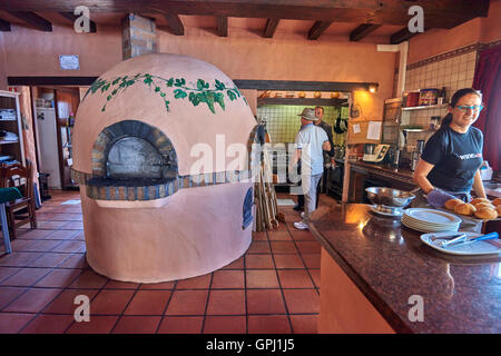 Weinprobe auf dem Weingut Bodegas Monje. Besuchen Sie eines der renommiertesten Weingüter in Teneriffa Stockfoto