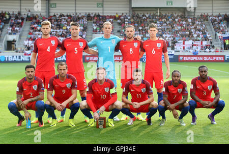 England-Team-Gruppe (obere Reihe von links nach rechts) Eric Dier, Gary Cahill, Joe Hart, Jordan Henderson und John Steinen. (untere Reihe von links nach rechts) Kyle Walker, Harry Kane, Wayne Rooney, Adam Lallana, Raheem Sterling und Danny Rose während der 2018 FIFA World Cup Qualifikation entsprechen in der City Arena, Trnava. Stockfoto