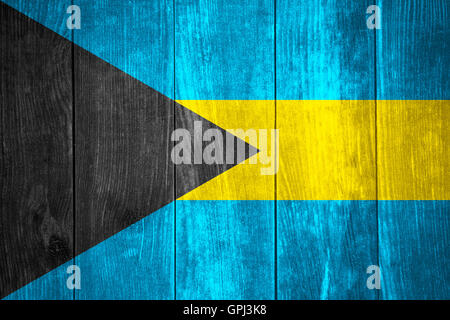 Flagge der Bahamas oder Bahama Banner auf hölzernen Hintergrund Stockfoto