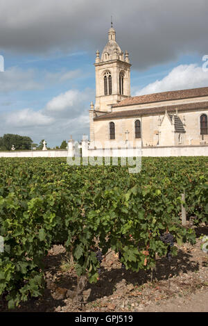 Margaux Frankreich - umgeben von Reben die historische Kirche Margaux Medoc Region von Bordeaux Frankreich Stockfoto