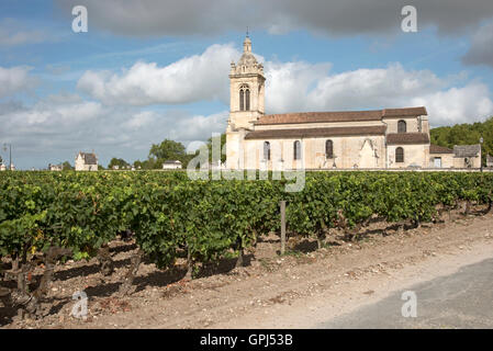 Margaux Frankreich - umgeben von Reben die historische Kirche Margaux Medoc Region von Bordeaux Frankreich Stockfoto