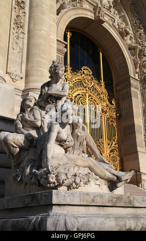 Les Quatre Saisons vor dem Eingang des Petit Palais, Paris, Frankreich, Europa Stockfoto