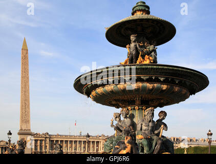 Einer der verzierten Brunnen am Place De La Concorde, Paris, Frankreich, Europa Stockfoto