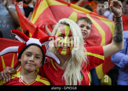 London, UK. 3.. September 2016. Mazedonien-Fans. Team GB spielen Mazedonien im Olympic Park, London, UK. Copyright Carol Moir/Alamy Live News. Stockfoto