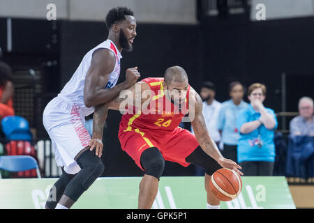 London, UK, 3. September 2016. GB Männer Vs EJR Mazedonien. GB Gabe Olsanei (25) befasst sich mit Romeo Travis (25).  Bildnachweis: Pmgimaging/Alamy Live-Nachrichten Stockfoto