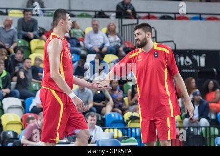 London, UK, 3. September 2016. GB Männer Vs EJR Mazedonien, Mazedonien Marko Dujkovikj (10) und Andrej Magdevski (19) feiern Sie ein 3-Zeiger.  Bildnachweis: Pmgimaging/Alamy Live-Nachrichten Stockfoto