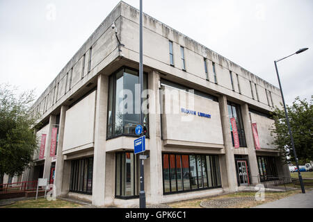 Slough, UK. 3. September 2016. Die Website der ehemaligen Bibliothek in Slough, jetzt ersetzt durch die Kurve, die Stadt neue £22m Bibliothek und Kulturzentrum, wird saniert. Bildnachweis: Mark Kerrison/Alamy Live-Nachrichten Stockfoto