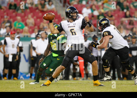 City, Florida, USA. 3. Sep, 2016. OCTAVIO JONES | Zeiten. Towson Tigers Quarterback Morgan Mahalak (6) wirft einen Pass im ersten Quartal im Raymond James in Tampa auf Samstag, 3. September 2016. © Octavio Jones/Tampa Bay Times / ZUMA Draht/Alamy Live News Stockfoto