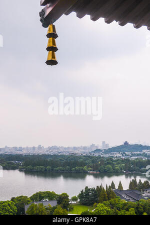 (160904)--HANGZHOU, 4. September 2016 (Xinhua)--The West Lake wird vom Leifeng Pagode in Hangzhou, der ostchinesischen Provinz Zhejiang, 4. September 2016 gesehen.  Die 11. G20-Gipfel am Sonntag in Hangzhou eröffnet. (Xinhua/Xu Yu)  (Zhs) Stockfoto