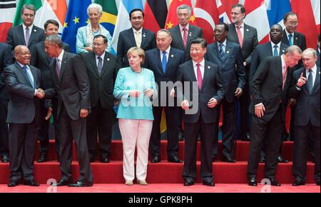 Die Staatschefs der G20-Staaten posieren für ein Gruppenfoto auf dem G20-Gipfel in Hangzhou, China, 4. September 2016. Die Gruppe von 19 führenden industriellen und neu industrialisierten Nationen sowie der Europäischen Union (G20) tritt zwischen dem 4. und 5. September 2016 in der östlichen chinesischen Stadt Hangzhou. Foto: BERND VON JUTRCZENKA/dpa Stockfoto