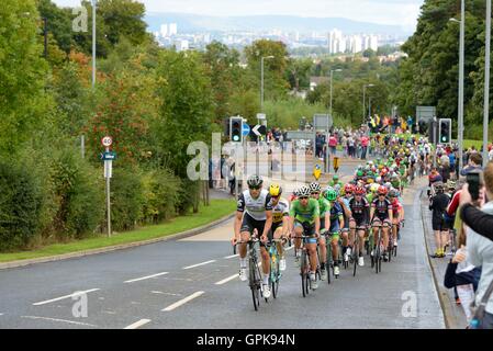 Glasgow, Schottland. 4. September 2016. Tour durch Großbritannien Stufe eins. Die Tour of Britain Radfahrer fahren Glasgow auf ihrem Weg zum Castle Douglas in Dumfries und Galloway. Alamy Live-Nachrichten Stockfoto