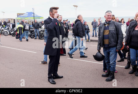 Brighton UK 4. September 2016 - tausende Biker und Rocker aus der ganzen Welt nehmen an der jährlichen Ace Cafe Reunion Brighton Burn Up-Veranstaltung am Meer heute Teil. Motorradfahrer und Rocker konvergieren auf Madeira fahren an der Küste jedes Jahr anlässlich der berühmten Ace Cafe in London mit Bands und Hunderte von Verkaufsständen, Erinnerungsstücke Credit: Simon Dack/Alamy Live News Stockfoto