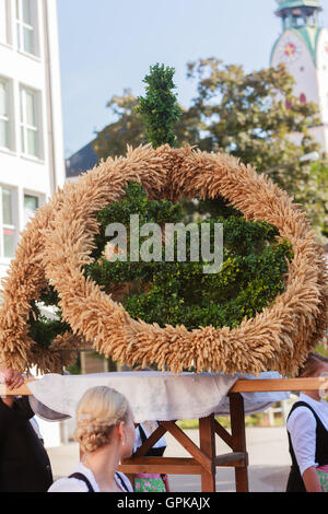 Rosenheim, Deutschland, 04.09.2016: Erntedankfest Parade in Rosenheim Stockfoto