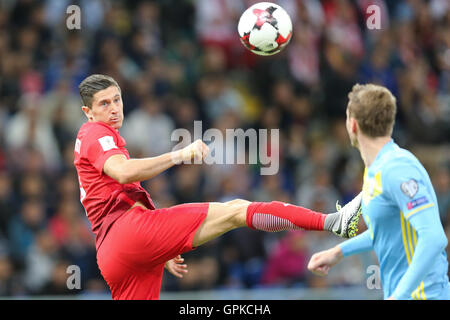 Astana, Kasachstan. 4. September 2016. Robert Lewandowski (POL). Kasachstan vs. Polen, FIFA WM 2018 Qualifikation. Das Spiel endete mit einem 2: 2 Remis Credit: Action Plus Sport Bilder/Alamy Live News Stockfoto