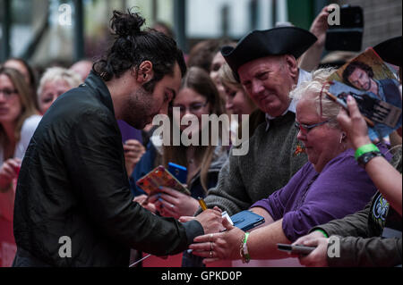 St Austell, Cornwall, Großbritannien. September 2016. POLDARK SERIE 2 PREMIER. Aidan Turner und Eleanor Tomlinson bei der Premiere der Hitserie von BBC ONE of Poldark im White River Cinema, St Austell, Cornwall, 4. September 2016. Kredit: MPAK/Alamy Live Nachrichten Stockfoto