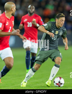 Ullevaal Stadion, Oslo, Norwegen. 04. September 2016. WM Qualifikation Fußball. Norwegen im Vergleich zu Deutschland. Mesut Ozil Deutschlands in Aktion während des Spiels Fußball WM Qualifikation im Ullevaal-Stadion in Oslo, Norwegen. Bildnachweis: Aktion Plus Sport/Alamy Live-Nachrichten Stockfoto