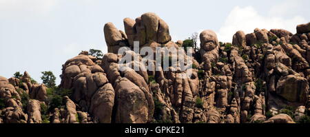 Lawton, Oklahoma, USA. 8. Sep, 2016. Die Felsformationen in der Charon Wildnis sind sind ein Liebling für Bergsteiger und Wanderer. Gegründet 1901, Wichita Mountains Wildlife Refuge, ist einer der mehr als 556 Schutzhütten in den Vereinigten Staaten verwaltet. Refugio 59.020 Hektar beherbergt ein seltenes Stück aus der Vergangenheit. Die Schutzhütte bietet Lebensraum für große native weidenden Tiere wie Bisons, Rocky Mountain Elche und Weißwedelhirsche. Texas Longhorn Rindern teilen auch Zuflucht Weideflächen als kulturelles und historisches Erbe Spezies. Wenn Präsident Teddy Roosevelt wollte th wieder einführen Stockfoto