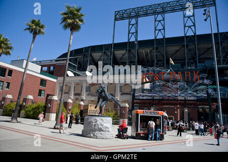 April 2010; San Francisco, CA, USA; allgemeiner Blick auf das Äußere des AT&T Park vor dem Spiel zwischen den St. Louis Cardinals und den San Francisco Giants. St. Louis besiegte San Francisco mit 2:0. Stockfoto