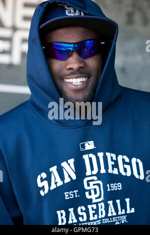 Mai 2010; San Francisco, CA, USA; San Diego Padres Center Fielder Tony Gwynn (18) vor dem Spiel gegen die San Francisco Giants im AT&T Park. San Diego besiegte San Francisco mit 3:2. Stockfoto