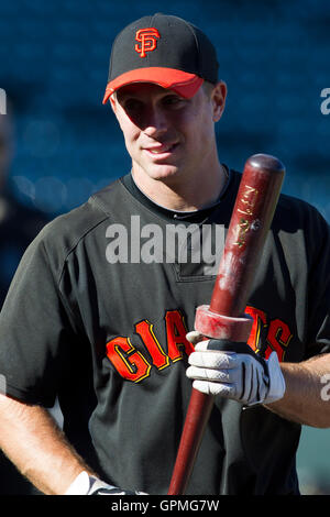 11. Mai 2010; San Francisco, CA, USA;  San Francisco Giants Recht Fielder John Bowker (20) vor dem Spiel gegen die San Diego Padres im AT&T Park.  San Diego besiegte San Francisco 3: 2. Stockfoto