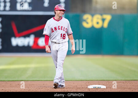 9. Juni 2010; Oakland, Kalifornien, USA;  Los Angeles Angels Dritter Basisspieler Kevin Frandsen (18) während der dritten Inning gegen die Oakland Athletics im Oakland-Alameda County Coliseum. Los Angeles besiegte Oakland 7-1. Stockfoto