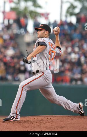 15. Juni 2010; San Francisco, CA, USA;  Baltimore Orioles Start Krug Jake Arrieta (57) Stellplätze gegen die San Francisco Giants im ersten Inning im AT&T Park. Stockfoto