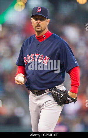 25. Juni 2010; San Francisco, CA, USA;  Boston Red Sox ab Krug Tim Wakefield (49) während der zweiten Inning gegen die San Francisco Giants im AT&T Park.  San Francisco besiegt Boston 5-4. Stockfoto