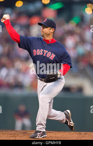 25. Juni 2010; San Francisco, CA, USA;  Boston Red Sox ab Krug Tim Wakefield (49) während der zweiten Inning gegen die San Francisco Giants im AT&T Park.  San Francisco besiegt Boston 5-4. Stockfoto