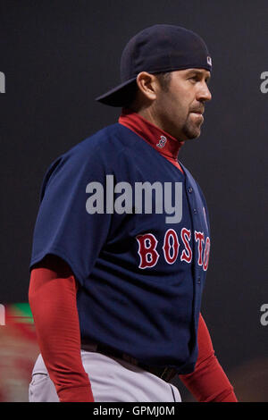 25. Juni 2010; San Francisco, CA, USA;  Boston Red Sox Catcher Jason Varitek (33) während der sechsten Inning gegen die San Francisco Giants im AT&T Park.  San Francisco besiegt Boston 5-4. Stockfoto