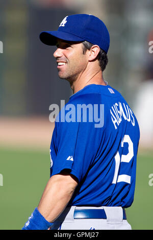 Juni 2010; San Francisco, CA, USA; los Angeles Dodgers-Fänger Brad Ausmus (12) vor dem Spiel gegen die San Francisco Giants im AT&T Park. Stockfoto